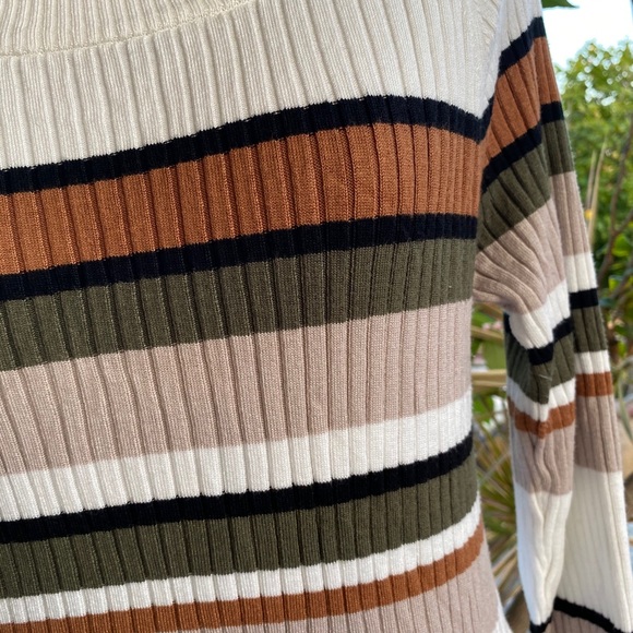 Express Ribbed Crewneck Sweater LARGE - Picture 4 of 7